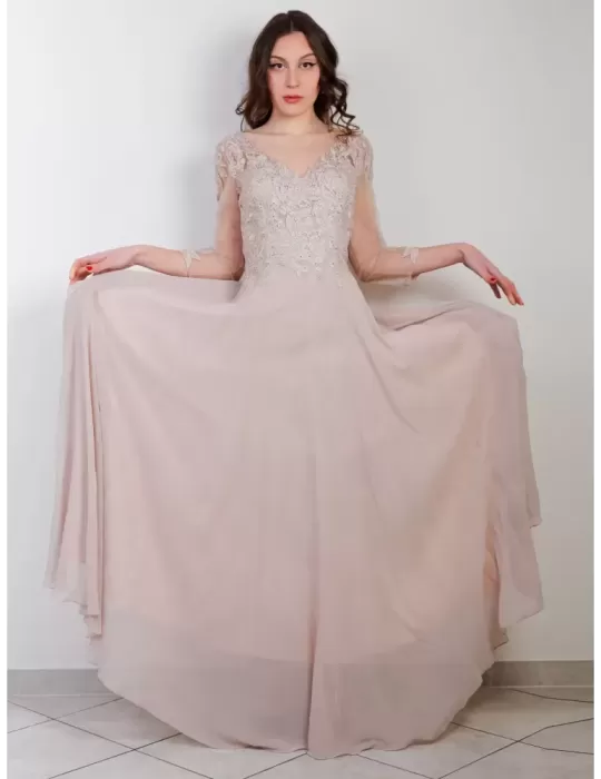 Abito lungo chiffon rosa cipria con corpetto di pizzo e strass