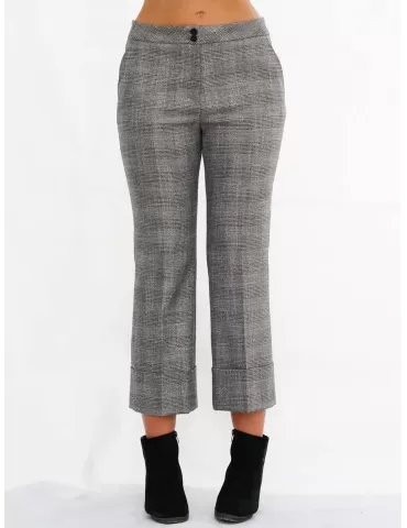 Pantaloni a zampa deals corti come abbinarli