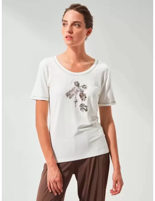 T-shirt bianca stampa conchiglie beige e oro Fuego Woman fino alla 54 T-shirt bianca stampa conchiglie beige e oro Fuego Woman fino alla 54