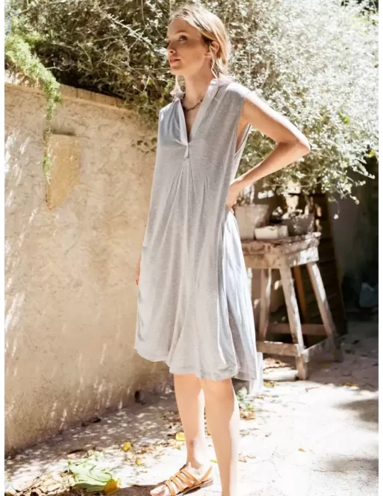 Abito prendisole grigio perla collo polo con plissè Ananke fino tg 52 Abito prendisole grigio perla collo polo con plissè Ananke fino tg 52