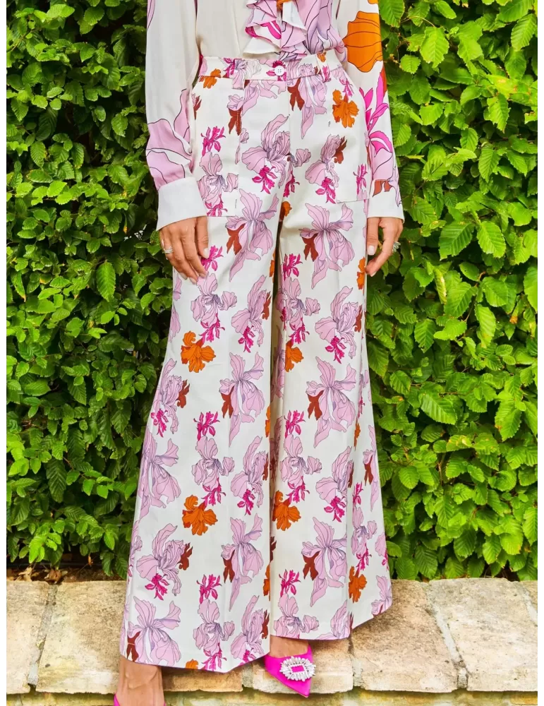 Pantaloni a zampa denim di cotone a fiori Maesta Milano fino alla 54 Pantaloni a zampa denim di cotone a fiori Maesta Milano fino alla 54