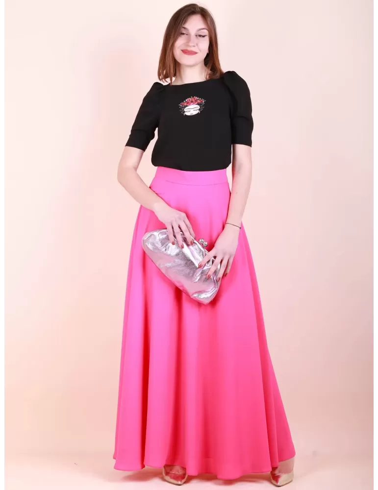 Casting black t-shirt with shiny matrioska embroidery