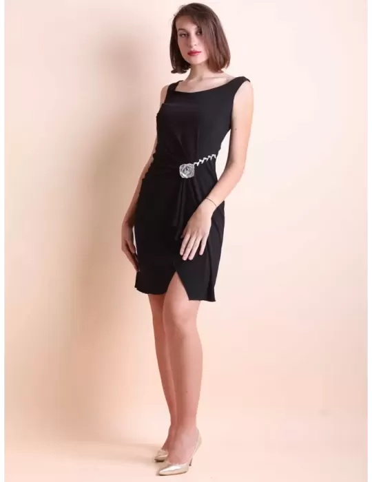 Abito tubino nero con drappeggio e rosa argento | Casting online