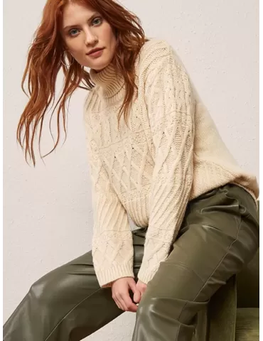 Pantaloni capri gaucho ecopelle verde militare fino alla 54 Paz Torras