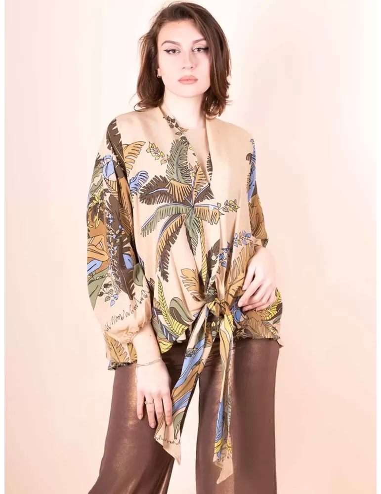 Maesta Milano beige silk pull-on kimono shirt with ribbon Maesta Milano beige silk pull-on kimono shirt with ribbon