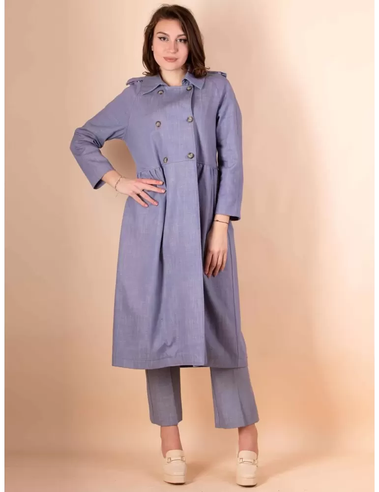 Maesta Milano 2023 | Giacca lunga sploverino in denim cotone celeste Maesta Milano 2023 | Giacca lunga sploverino in denim cotone celeste