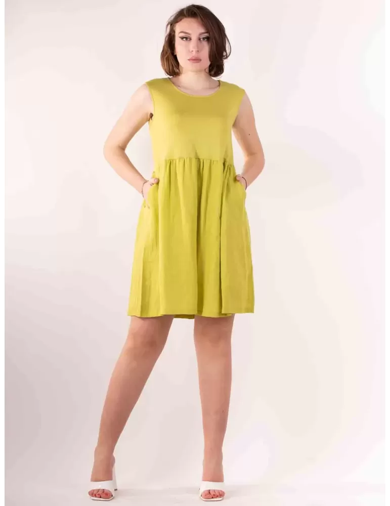 Abito prendisole verde con gonna arricciata in lino | Rubamori online Abito prendisole verde con gonna arricciata in lino | Rubamori online