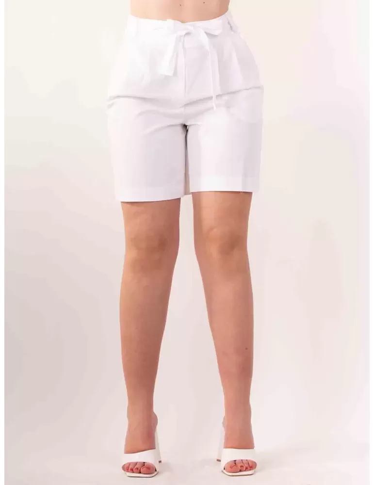 Rubamori Italy | White cotton folded bermuda shorts with belt Rubamori Italy | White cotton folded bermuda shorts with belt