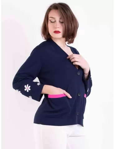 Volpato 2023 | Cardigan in filo verde tasche e fiori bianco e giallo 2