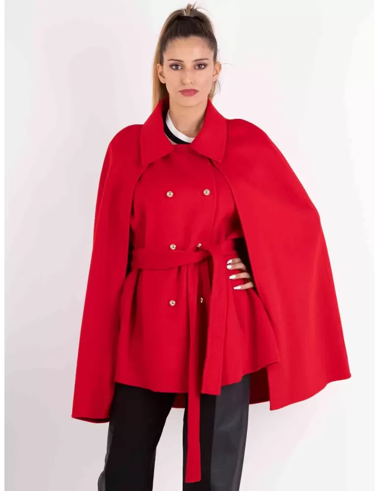 Piero Moretti A/I 2023-24 | Giaccone rosso in lana double con mantella Piero Moretti A/I 2023-24 | Giaccone rosso in lana double con mantella