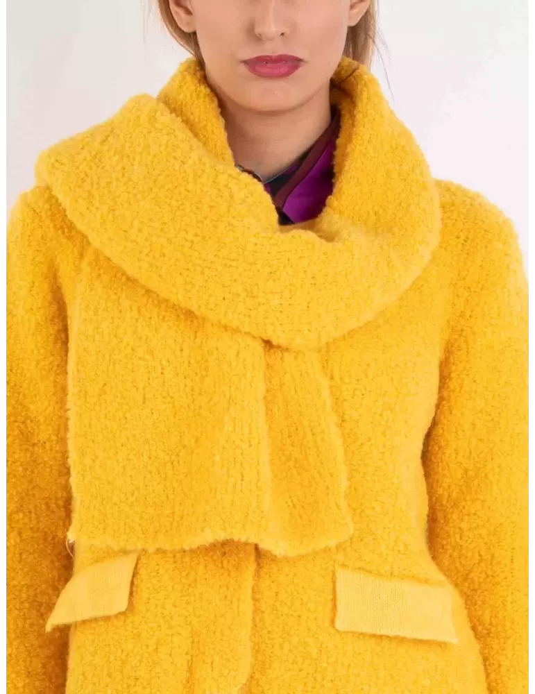 Frida Madè Online | Sciarpa gialla in lana grossa alpaca bouclè Frida Madè Online | Sciarpa gialla in lana grossa alpaca bouclè
