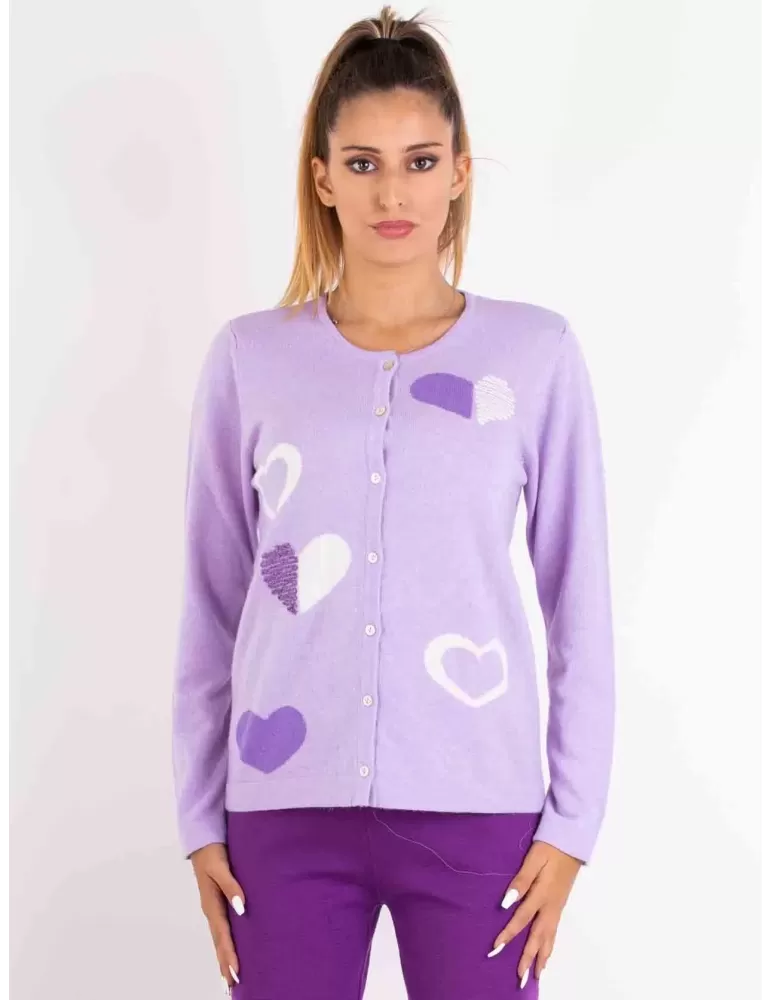 Riva Tricot A/I 2023-24 | Cardigan lilla con intarsi di cuoricini Riva Tricot A/I 2023-24 | Cardigan lilla con intarsi di cuoricini