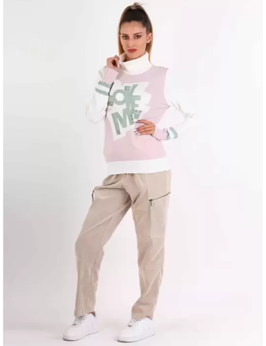 Tricot Chic | Dolcevita rosa cashmere con ricamo LOVE in pelle verde