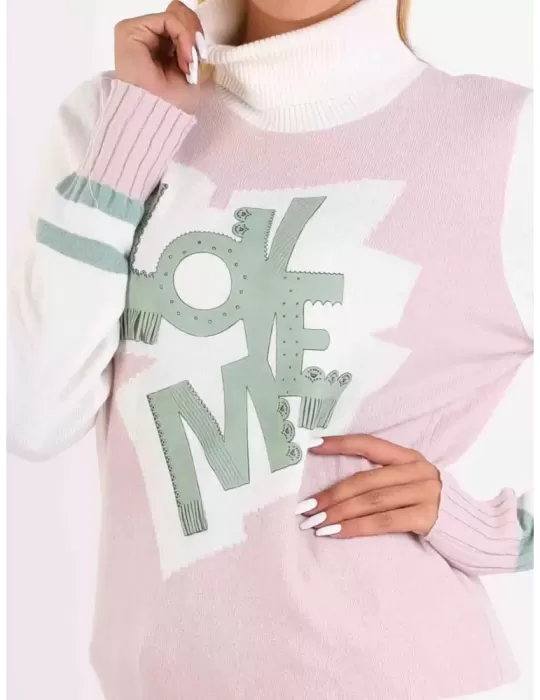 Tricot Chic | Dolcevita rosa cashmere con ricamo LOVE in pelle verde