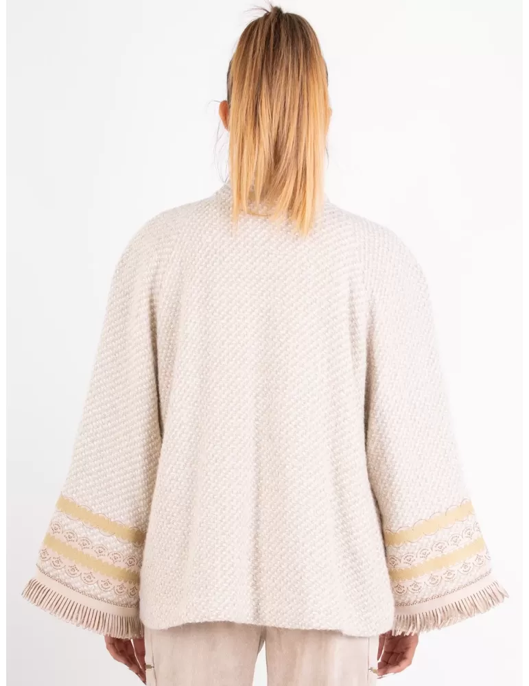 Giaccone trapezio alpaca beige con ricami di pelle | Tricot Chic Italia