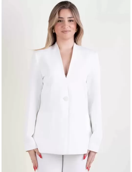 Paz Torras 2024 | White tuxedo jacket with trousers two piece suit Paz Torras 2024 | White tuxedo jacket with trousers two piece suit