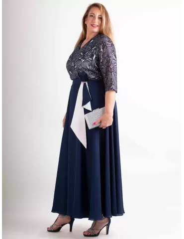 Evassè by Costura Europea | Dark blue formal gown with lace and sleeves