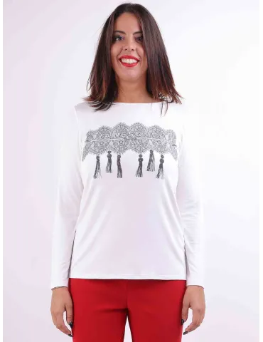 Milky white t-shirt with shiny rhinestones and printed lace