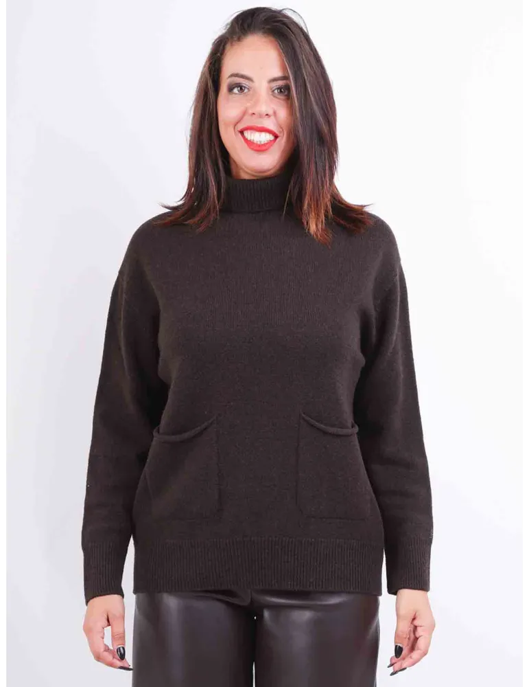 Frida Madè | Maglia poncho lana e alpaca marrone con paillettes oro Frida Madè | Maglia poncho lana e alpaca marrone con paillettes oro