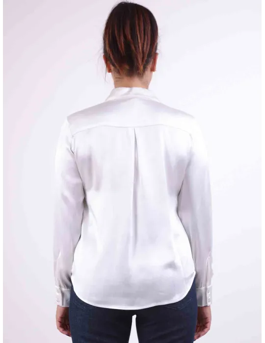 Camicia bianco burro con catena e sciarpa fino alla 60 by Piero Moretti