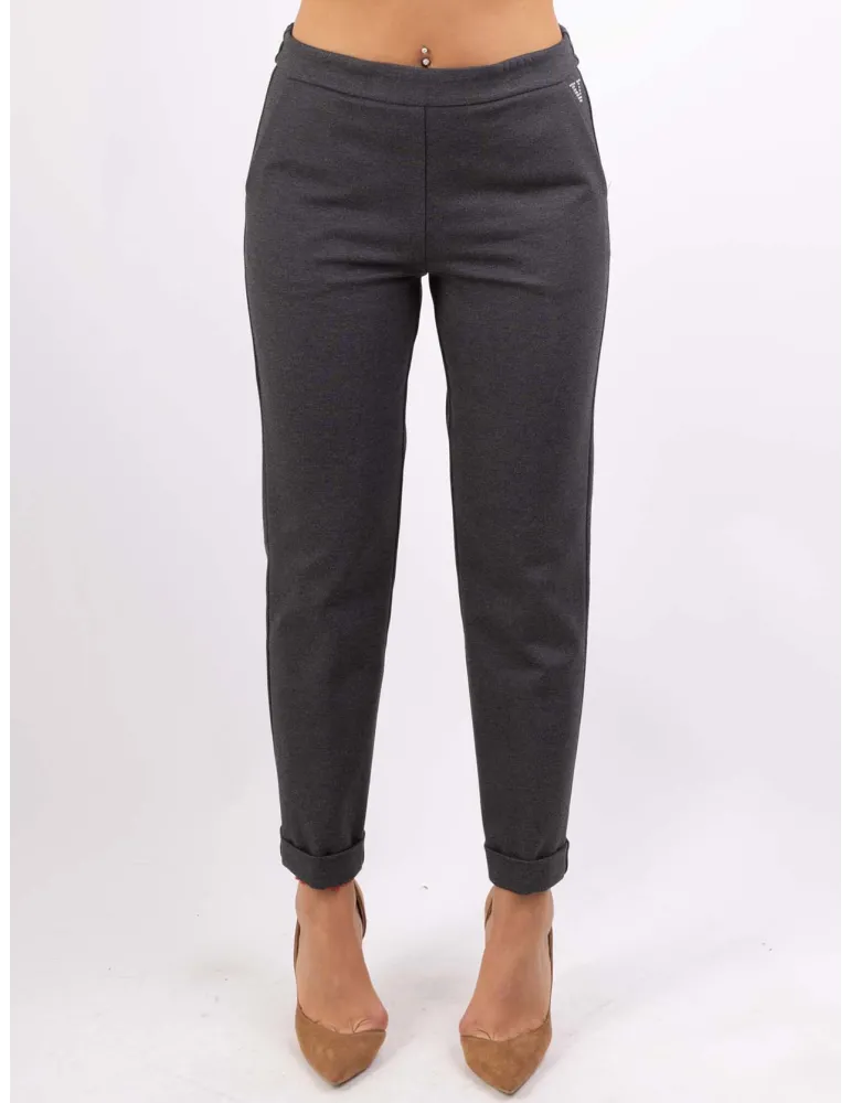 Pantaloni grigio in jersey a sigaretta col risvolto fino alla tg 58 Pantaloni grigio in jersey a sigaretta col risvolto fino alla tg 58