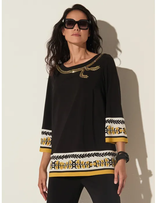 Piero Moretti 2025 | Blusa nera con bordi fantasia e ricamo di strass Piero Moretti 2025 | Blusa nera con bordi fantasia e ricamo di strass