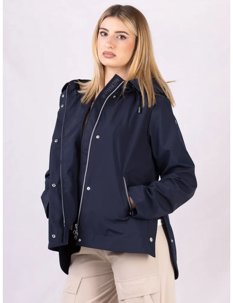 Giacca impermeabile blu denim col cappuccio fino alla tg 54 Giacca impermeabile blu denim col cappuccio fino alla tg 54