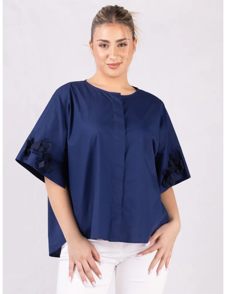 Camicia kimono oversize di cotone blu con ricami fiori | Zanetti