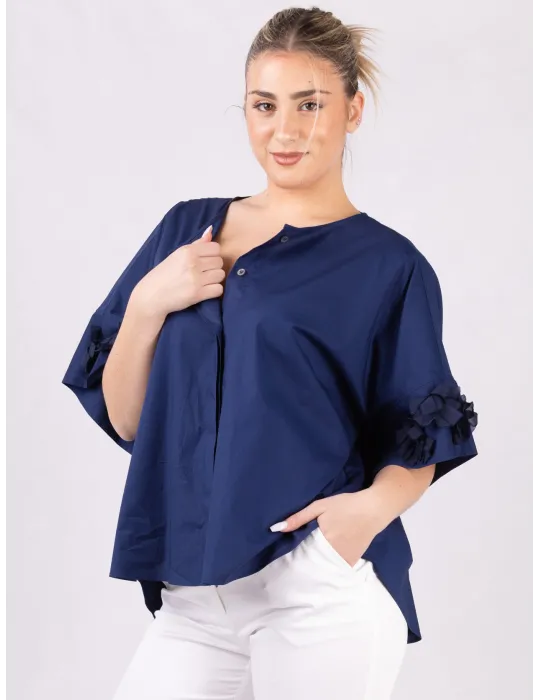 Camicia kimono oversize di cotone blu con ricami fiori | Zanetti