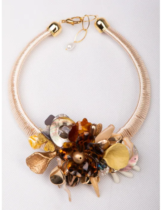 Handmade rigid short necklace with bronze worked flower