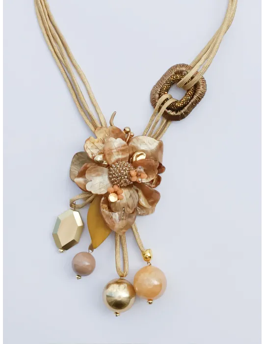 Collana lunga in seta beige e oro con fiore oro e medaglione indiano rosso