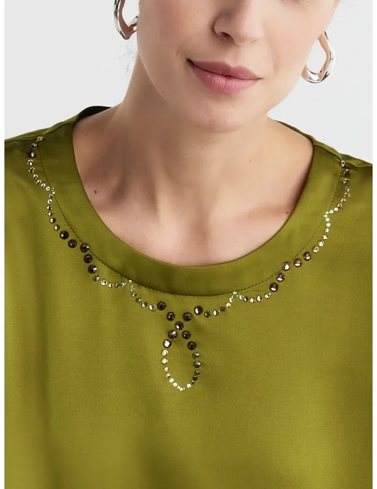 Piero Moretti AW 25-26 | Plus size green silk blouse with rhinestones