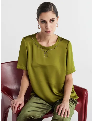 Piero Moretti AW 25-26 | Plus size green silk blouse with rhinestones