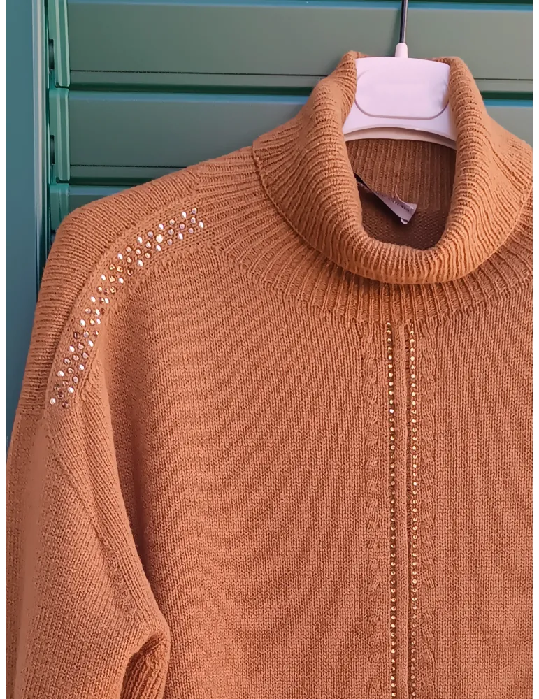 Francesca Mercuriali | Dolcevita in cashmere cammello con strass