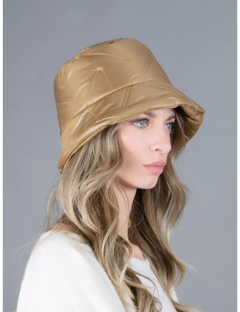 Cappello cloche tessuto tecnico cammello con interno in pile | Bissoli