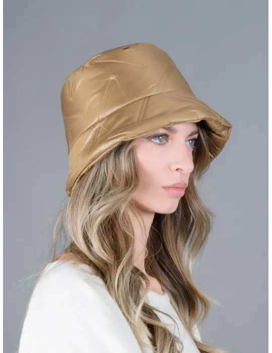 Cappello cloche tessuto tecnico cammello con interno in pile | Bissoli