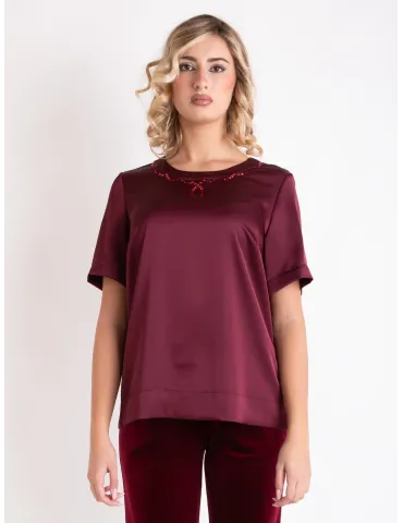 Blusa di raso bordeaux con strass fino alla taglia 60 | Piero Moretti