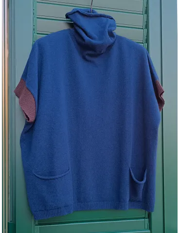 Blue oversized poncho-effect sweater in cashmere merino wools