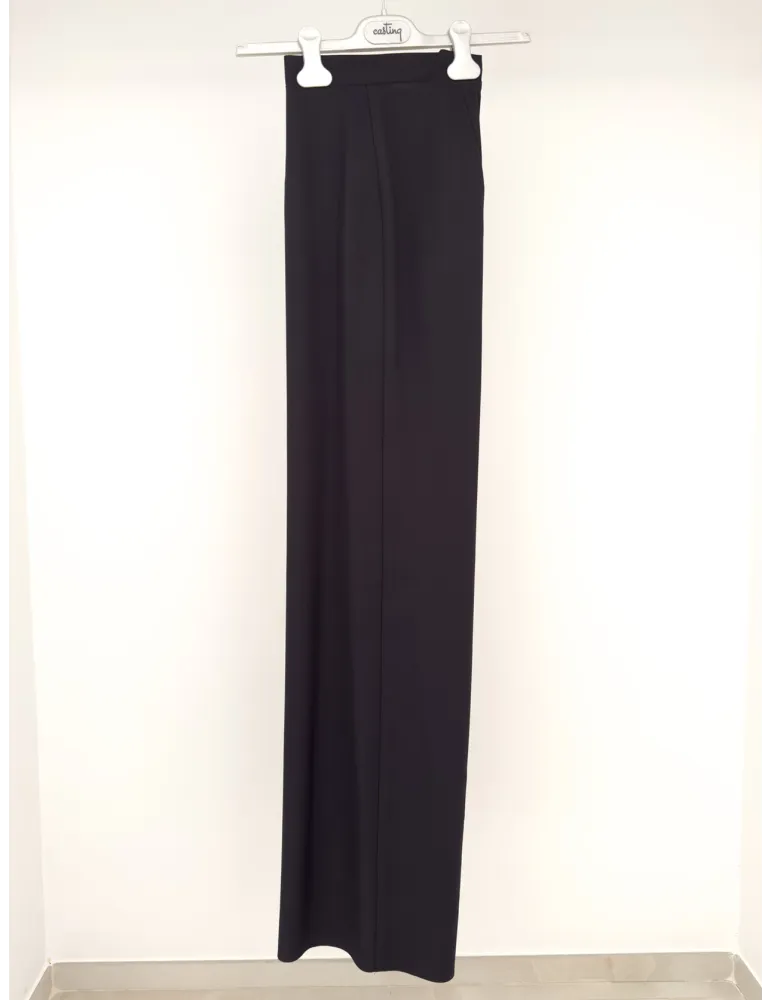 Tailleur nero maschile con cinta e pantaloni palazzo fino alla 54