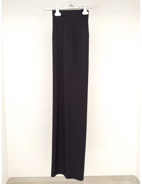 Tailleur nero maschile con cinta e pantaloni palazzo fino alla 54