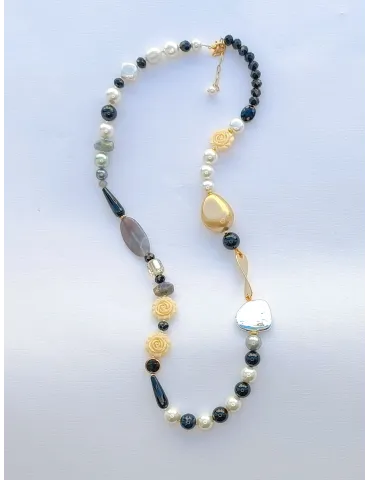 Collana artigianale lunga anallergica con resine perle e cristalli