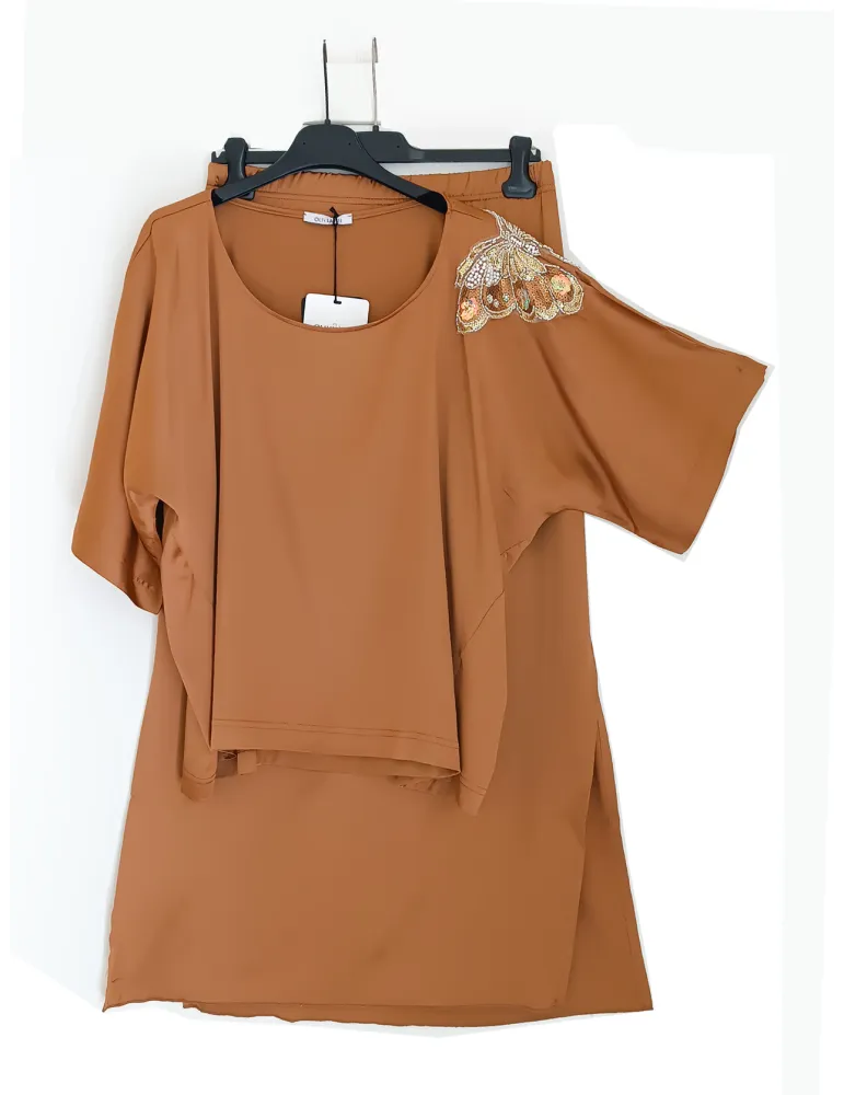 Olivia Rei Completo blusa farfalla e gonna lunga tabacco fino alla 56