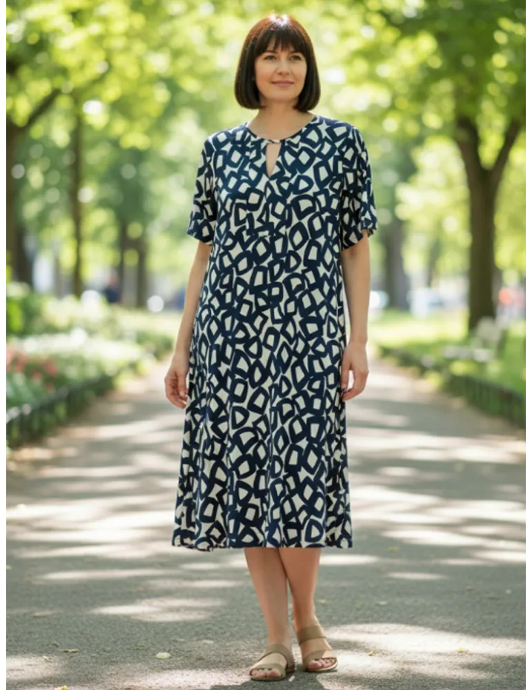 White and Blue geometrical print Short-Sleeve Sheath Dress