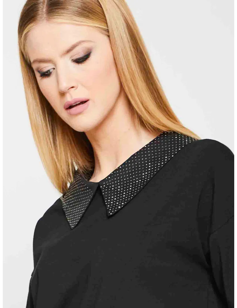 Francesca Mercuriali | T-shirt nera con collo di strass |Taglie comode