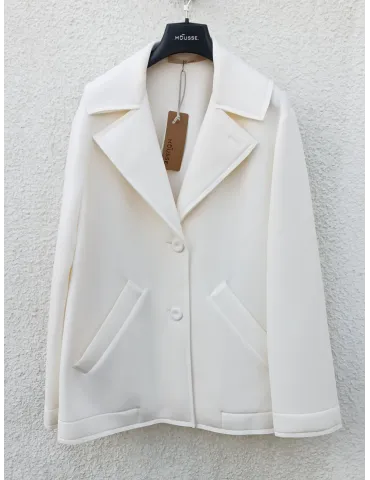 Giacca bianco latte spolverino in tessuto scuba con martingala Mousse