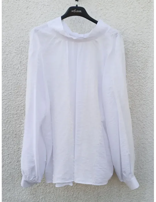 White Blouse with Lace Detail and Back Bow by Mousse Plussize fit