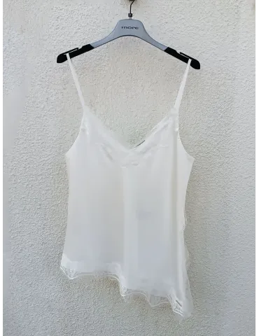 Top canotta in raso bianco doppiato con bordi di pizzo More by Siste's