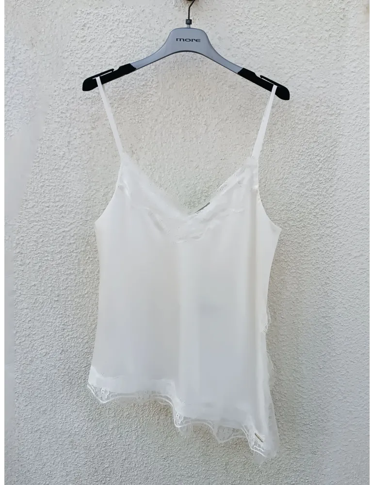 Top canotta in raso bianco doppiato con bordi di pizzo More by Siste's