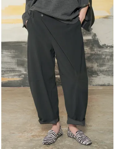 Pantaloni neri a portafoglio modello carota | Mousse semi-curvy