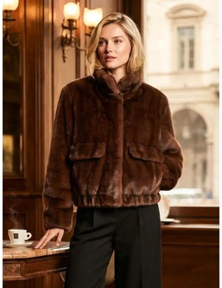 Giaccone corto marrone bomber eco pelliccia con tasconi | Riva Tricot